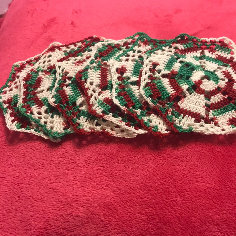 6 Festive Crochet Doilies